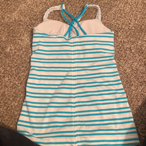 Lululemon size 4 tank - Picture 2 of 3
